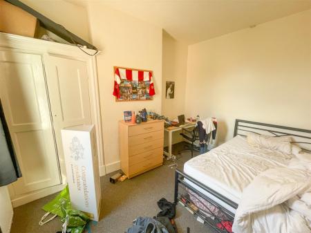 3 bedroom Terraced House for sale in Clarendon Park Road, Leicester