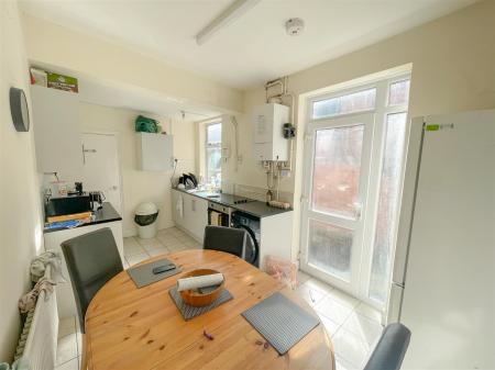 3 bedroom Terraced House for sale in Clarendon Park Road, Leicester