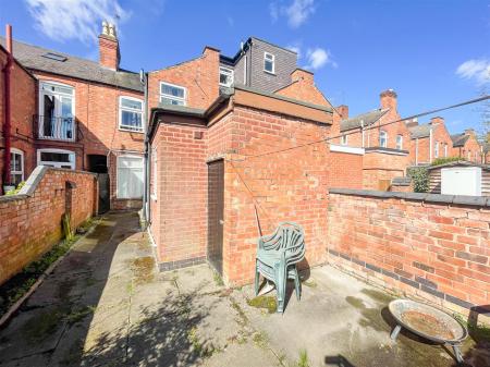 3 bedroom Terraced House for sale in Clarendon Park Road, Leicester