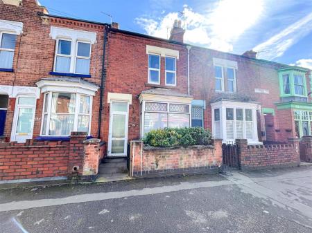 3 bedroom Terraced House for sale in Clarendon Park Road, Leicester