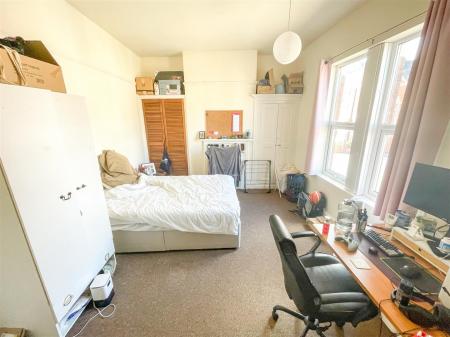 3 bedroom Terraced House for sale in Clarendon Park Road, Leicester