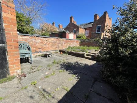 3 bedroom Terraced House for sale in Clarendon Park Road, Leicester