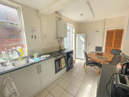 3 bedroom Terraced House for sale in Clarendon Park Road, Leicester