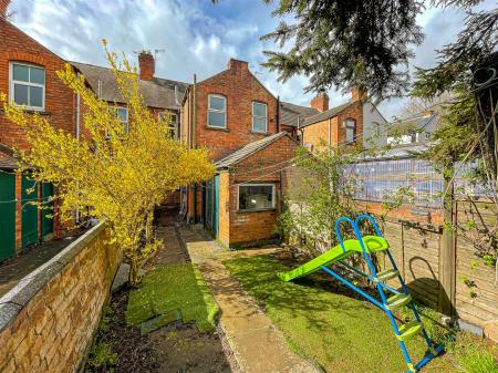 2 bedroom Terraced House for sale in Bridge Road, Leicester