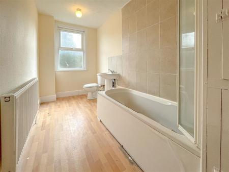 2 bedroom Terraced House for sale in Bridge Road, Leicester