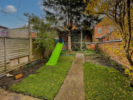 2 bedroom Terraced House for sale in Bridge Road, Leicester