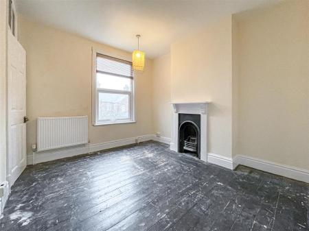 2 bedroom Terraced House for sale in Bridge Road, Leicester