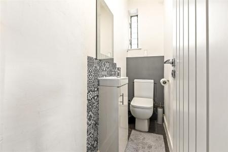 3 bedroom Flat for sale in Stoneygate Court, London Road