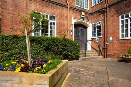 3 bedroom Flat for sale in Stoneygate Court, London Road