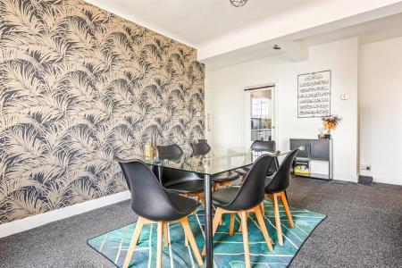 3 bedroom Flat for sale in Stoneygate Court, London Road