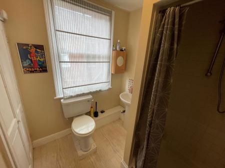 5 bedroom Property to let in Fosse Road South, Leicester