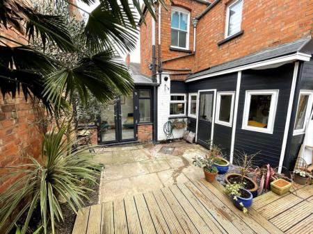 2 bedroom Property to let in Hartopp Road, Leicester