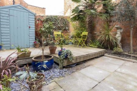 2 bedroom Property to let in Hartopp Road, Leicester