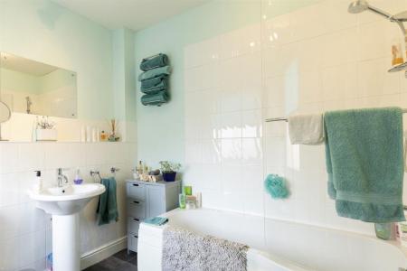 2 bedroom Property to let in Hartopp Road, Leicester