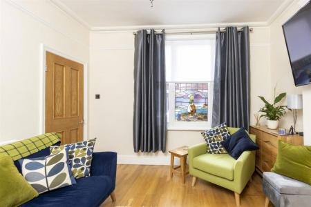 2 bedroom Property to let in Hartopp Road, Leicester