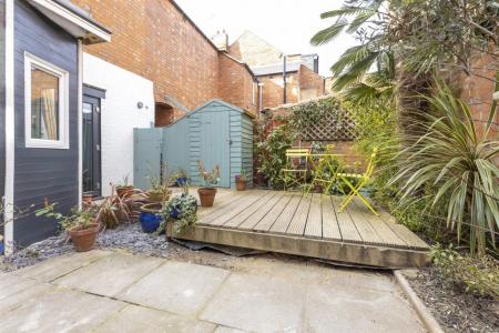 2 bedroom Property to let in Hartopp Road, Leicester