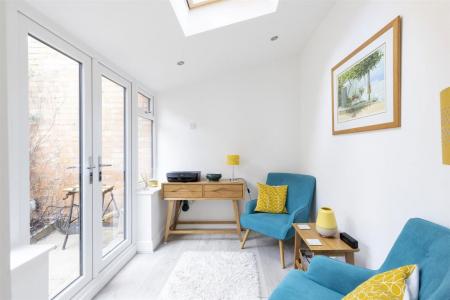 2 bedroom Property to let in Hartopp Road, Leicester