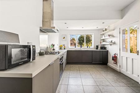 5 bedroom Semi-detached house for sale in Guilford Road, Leicester