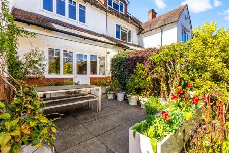 5 bedroom Semi-detached house for sale in Guilford Road, Leicester