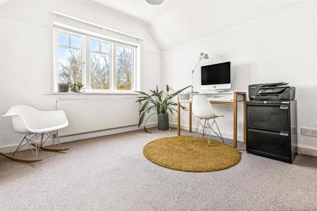 5 bedroom Semi-detached house for sale in Guilford Road, Leicester