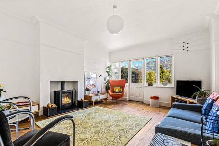 5 bedroom Semi-detached house for sale in Guilford Road, Leicester