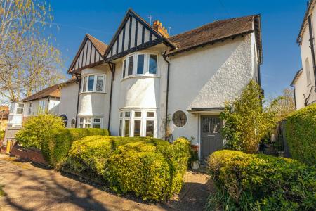 5 bedroom Semi-detached house for sale in Guilford Road, Leicester