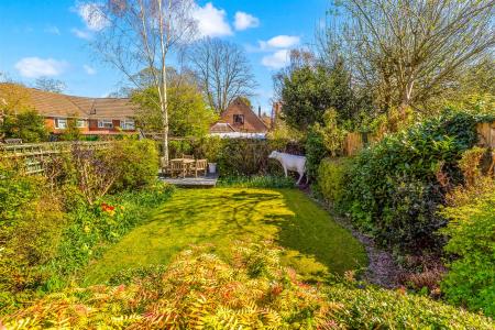 5 bedroom Semi-detached house for sale in Guilford Road, Leicester