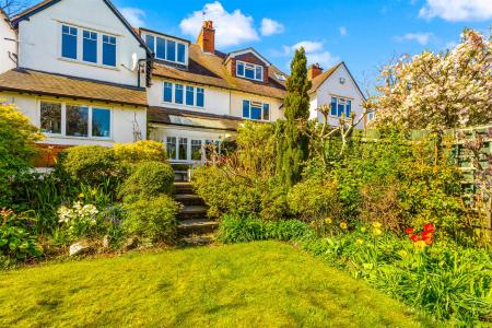 5 bedroom Semi-detached house for sale in Guilford Road, Leicester