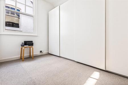5 bedroom Semi-detached house for sale in Guilford Road, Leicester