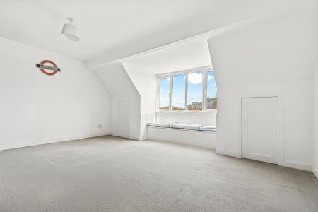 5 bedroom Semi-detached house for sale in Guilford Road, Leicester