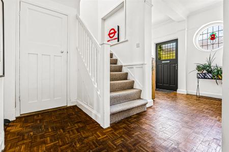 5 bedroom Semi-detached house for sale in Guilford Road, Leicester