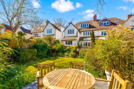 5 bedroom Semi-detached house for sale in Guilford Road, Leicester