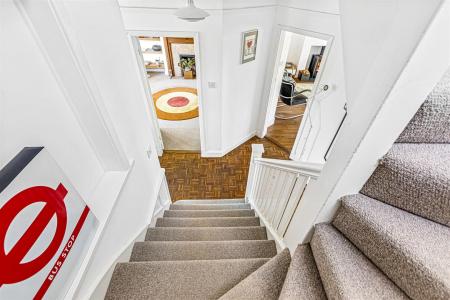 5 bedroom Semi-detached house for sale in Guilford Road, Leicester