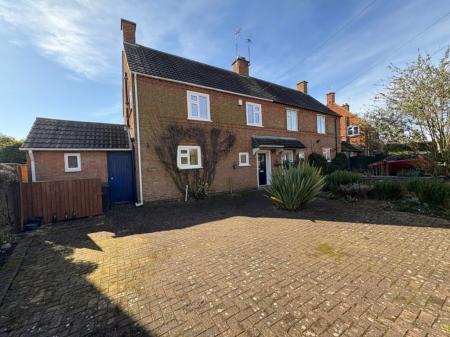 3 bedroom Property to let in Main Street, Leicester