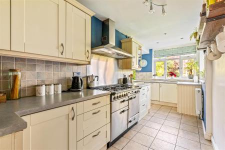 5 bedroom Semi-detached house for sale in Brinsmead Road, Knighton, Leicester