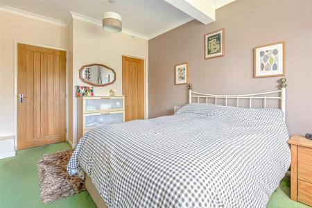 5 bedroom Semi-detached house for sale in Brinsmead Road, Knighton, Leicester