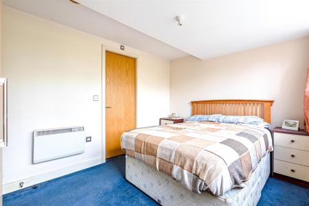 2 bedroom Flat for sale in The Laurels, Knighton Park Road, Leicester