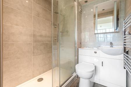 2 bedroom Flat for sale in The Laurels, Knighton Park Road, Leicester