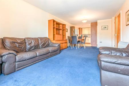 2 bedroom Flat for sale in The Laurels, Knighton Park Road, Leicester