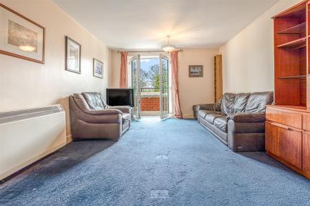 2 bedroom Flat for sale in The Laurels, Knighton Park Road, Leicester