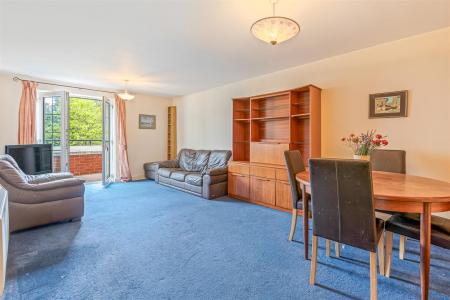 2 bedroom Flat for sale in The Laurels, Knighton Park Road, Leicester