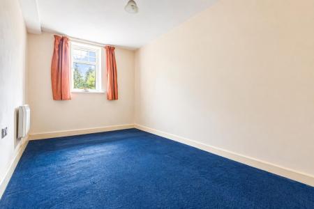2 bedroom Flat for sale in The Laurels, Knighton Park Road, Leicester