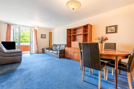 2 bedroom Flat for sale in The Laurels, Knighton Park Road, Leicester