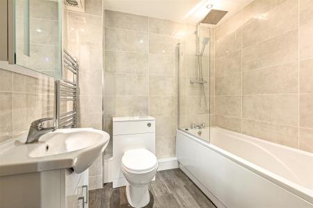 2 bedroom Flat for sale in The Laurels, Knighton Park Road, Leicester