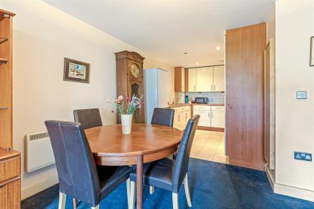 2 bedroom Flat for sale in The Laurels, Knighton Park Road, Leicester