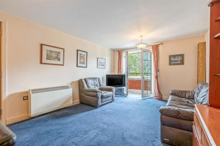 2 bedroom Flat for sale in The Laurels, Knighton Park Road, Leicester