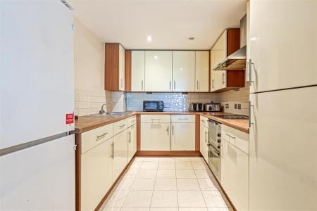 2 bedroom Flat for sale in The Laurels, Knighton Park Road, Leicester