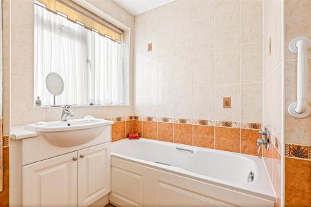3 bedroom Flat for sale in Dukes Drive, Leicester
