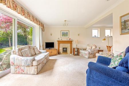3 bedroom Flat for sale in Dukes Drive, Leicester