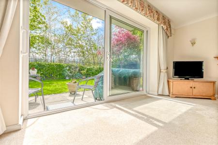 3 bedroom Flat for sale in Dukes Drive, Leicester
